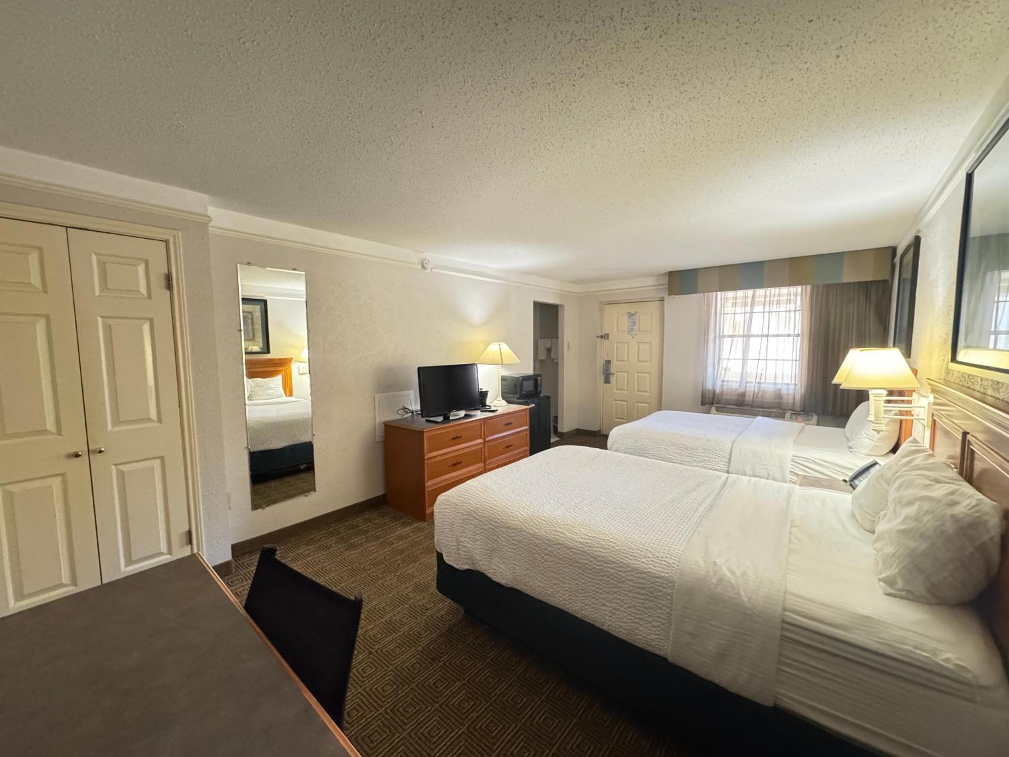 Rodeway Inn 2*