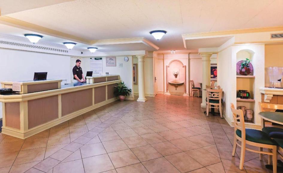 Rodeway College Station
