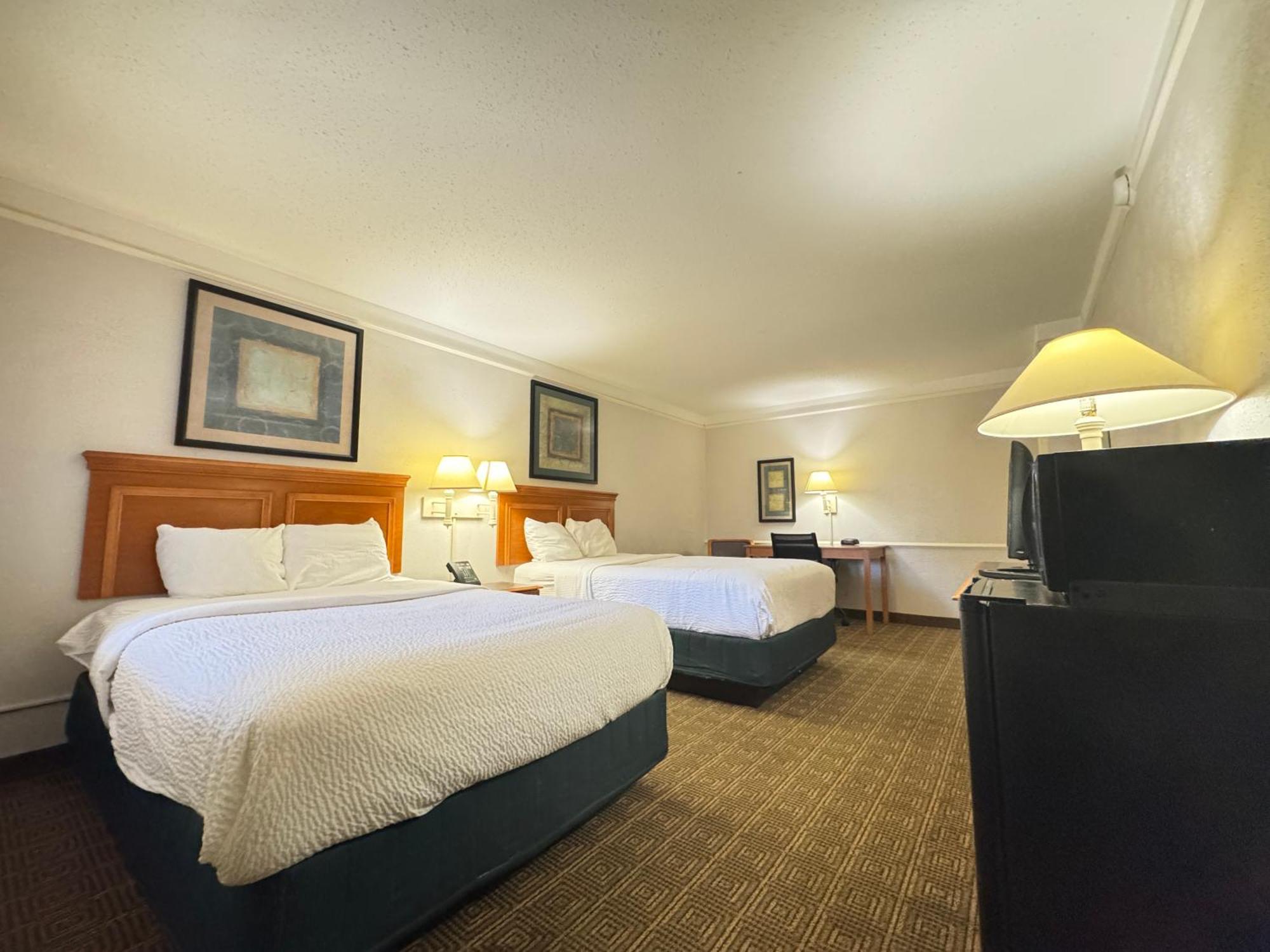 Inn Rodeway 2*